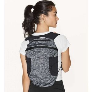 Lululemon Run All Day II Backpack Ice Grey Black / Black 13L